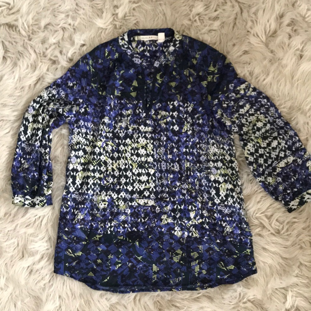 Flowing blouse with abstract print